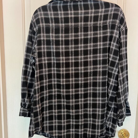 Black & White Flannel - Picture 3 of 4